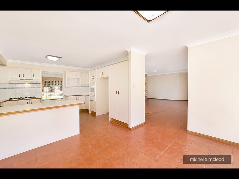11 Mukurta Street, Chapel Hill QLD 4069