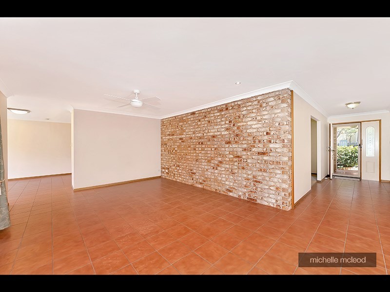 11 Mukurta Street, Chapel Hill QLD 4069