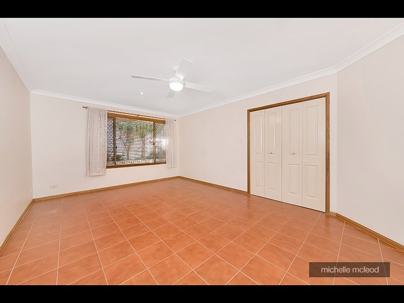 11 Mukurta Street, Chapel Hill QLD 4069