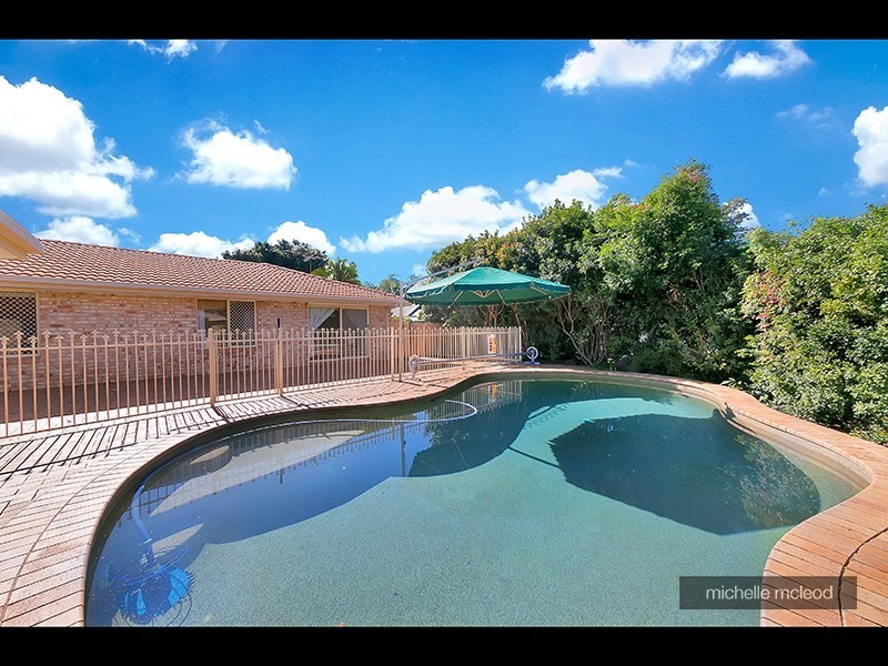 11 Mukurta Street, Chapel Hill QLD 4069