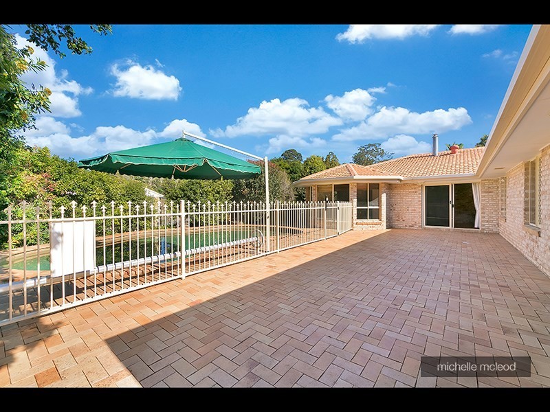 11 Mukurta Street, Chapel Hill QLD 4069