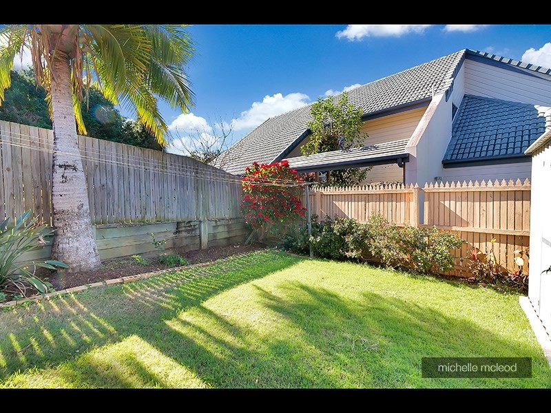 11 Mukurta Street, Chapel Hill QLD 4069