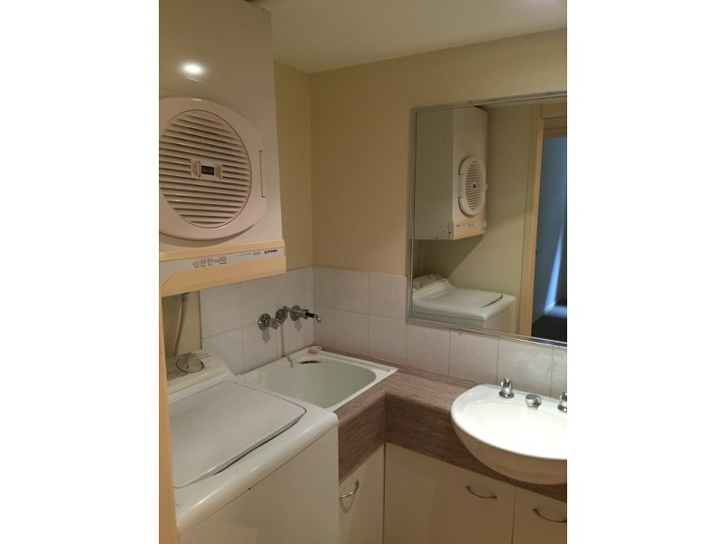 2/27 Campbell Street, Toowong QLD 4066