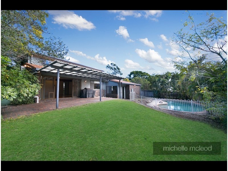 6 Goolman Street, Chapel Hill QLD 4069