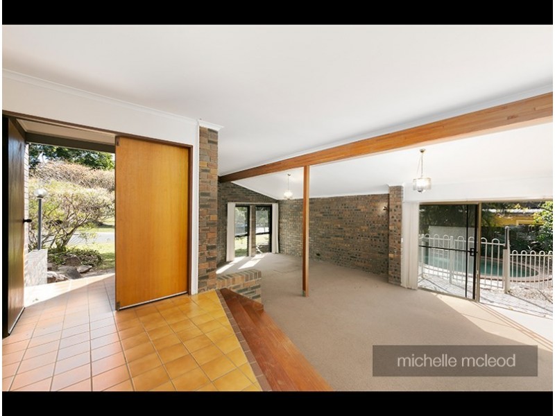 6 Goolman Street, Chapel Hill QLD 4069