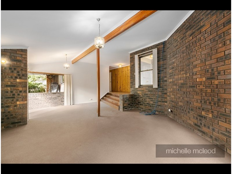 6 Goolman Street, Chapel Hill QLD 4069