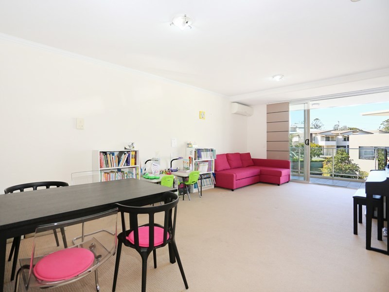 73/95 Clarence Road, Indooroopilly QLD 4068