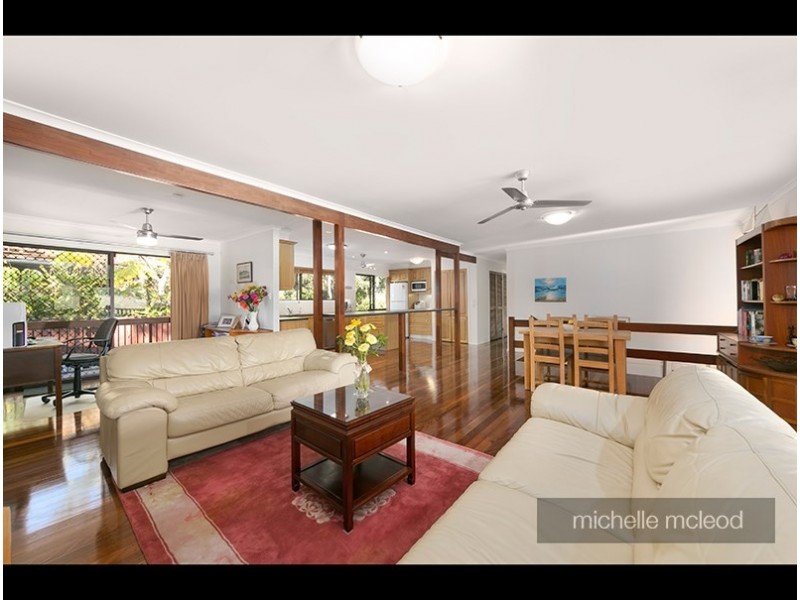 3 Manubar Place, Chapel Hill QLD 4069