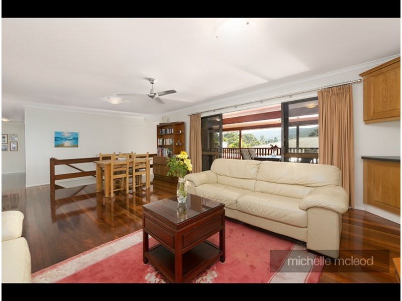 3 Manubar Place, Chapel Hill QLD 4069