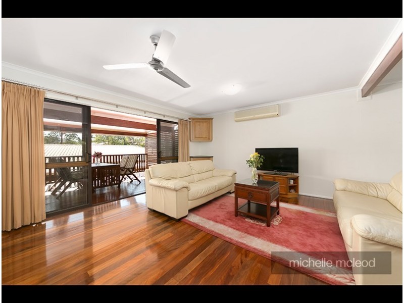 3 Manubar Place, Chapel Hill QLD 4069