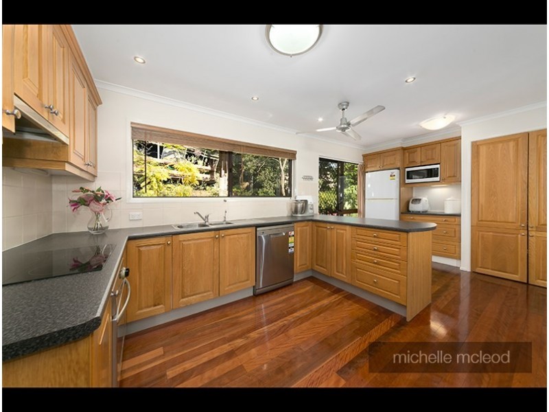 3 Manubar Place, Chapel Hill QLD 4069