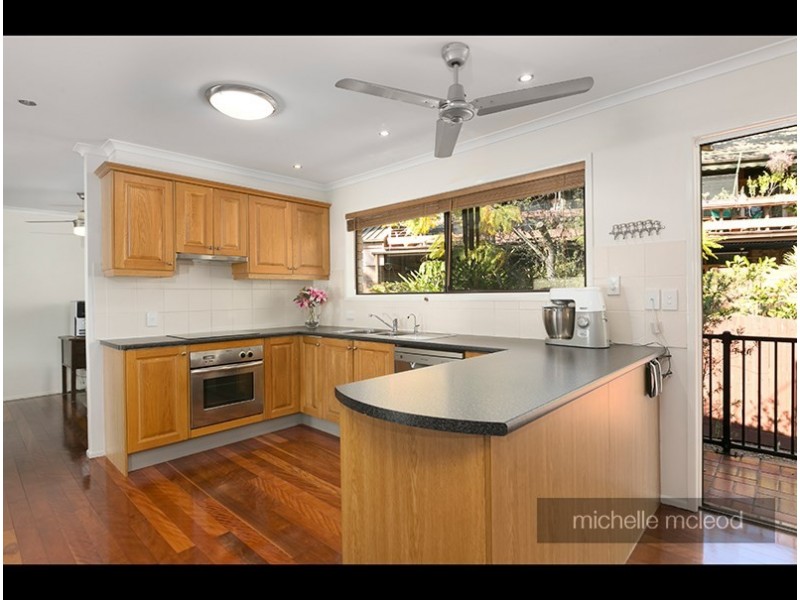 3 Manubar Place, Chapel Hill QLD 4069