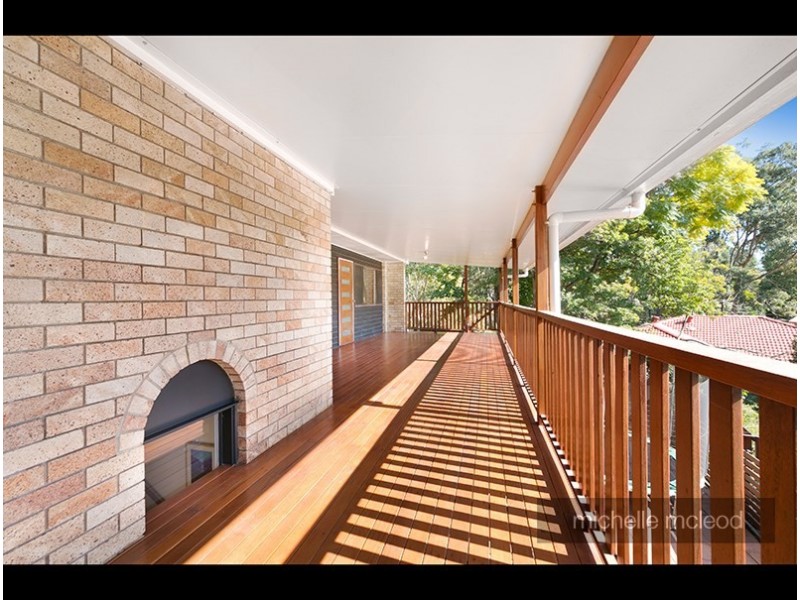 3 Manubar Place, Chapel Hill QLD 4069