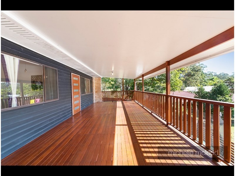 3 Manubar Place, Chapel Hill QLD 4069