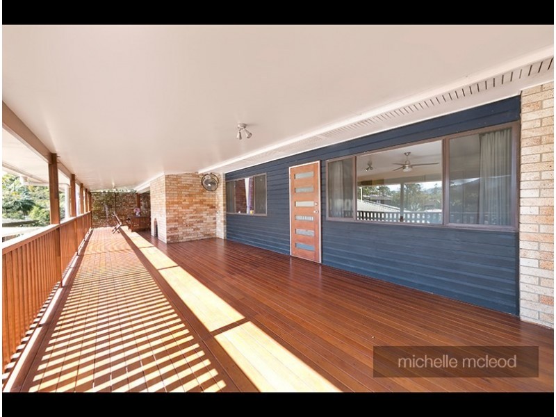 3 Manubar Place, Chapel Hill QLD 4069