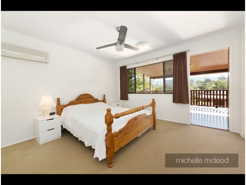 3 Manubar Place, Chapel Hill QLD 4069