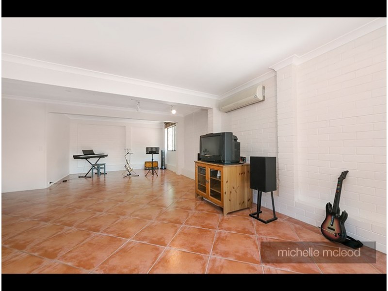 3 Manubar Place, Chapel Hill QLD 4069