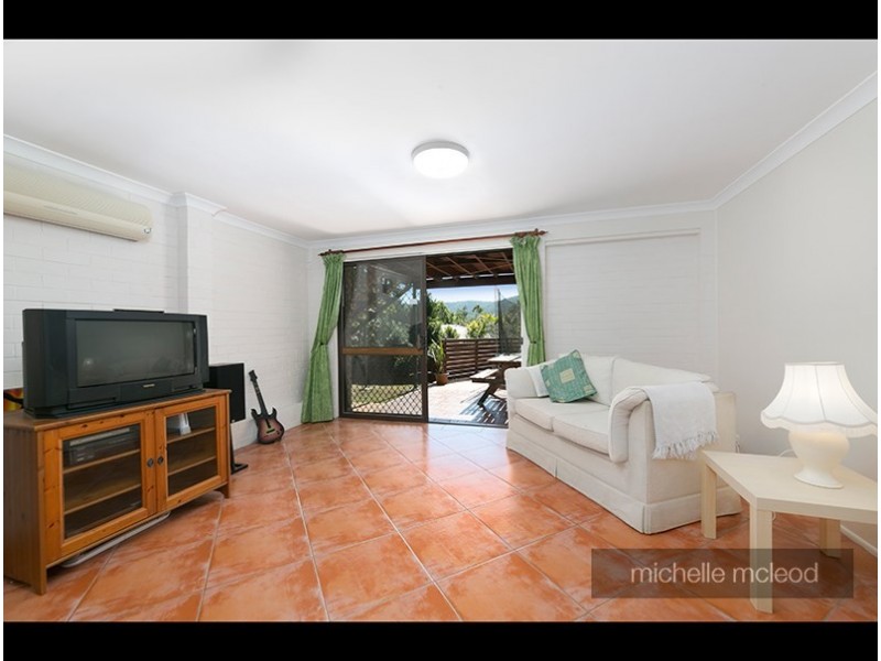 3 Manubar Place, Chapel Hill QLD 4069