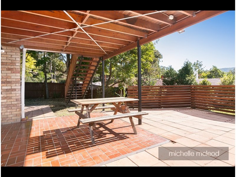 3 Manubar Place, Chapel Hill QLD 4069