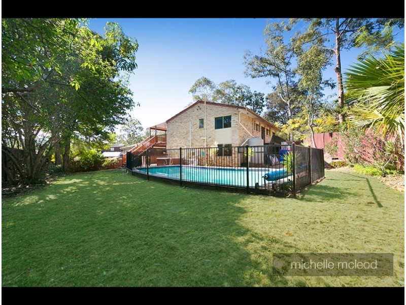 3 Manubar Place, Chapel Hill QLD 4069