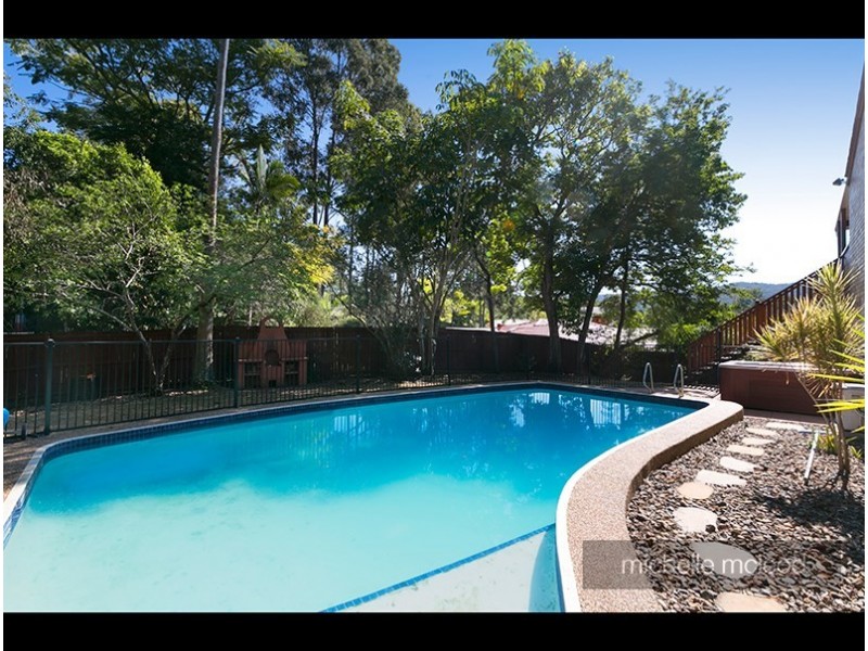 3 Manubar Place, Chapel Hill QLD 4069