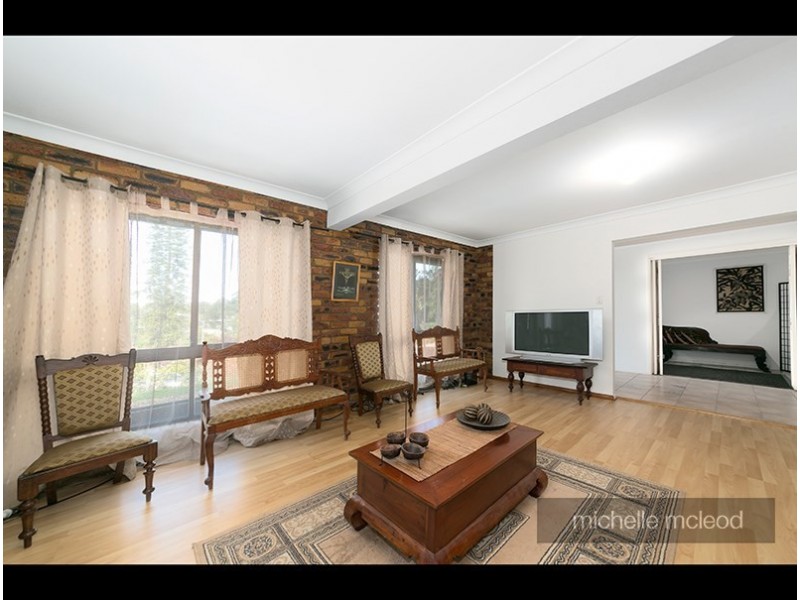 5 Bynoe Close, Chapel Hill QLD 4069