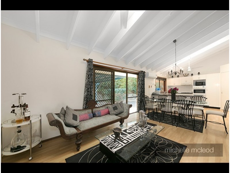 5 Bynoe Close, Chapel Hill QLD 4069