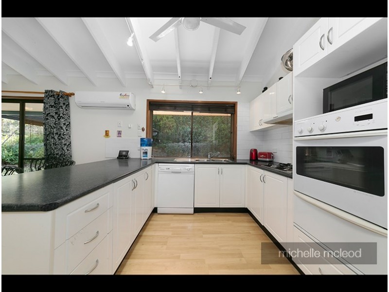 5 Bynoe Close, Chapel Hill QLD 4069