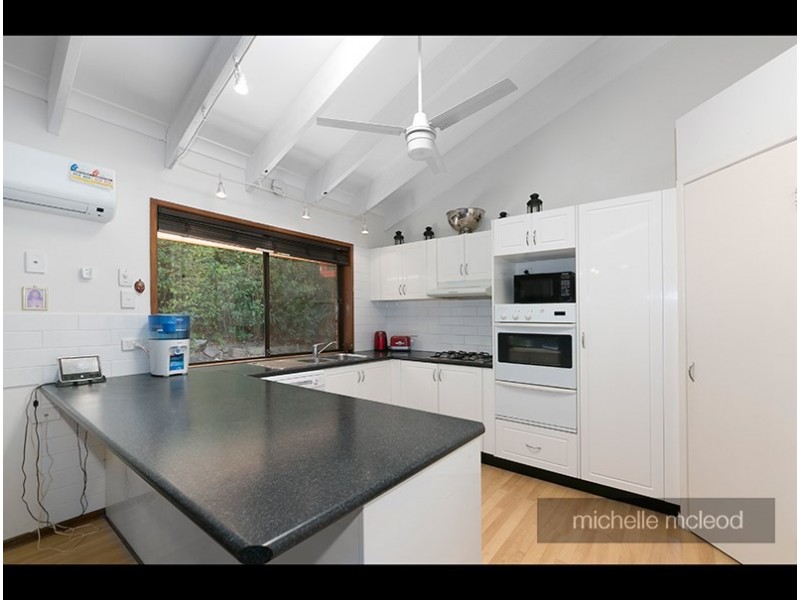 5 Bynoe Close, Chapel Hill QLD 4069