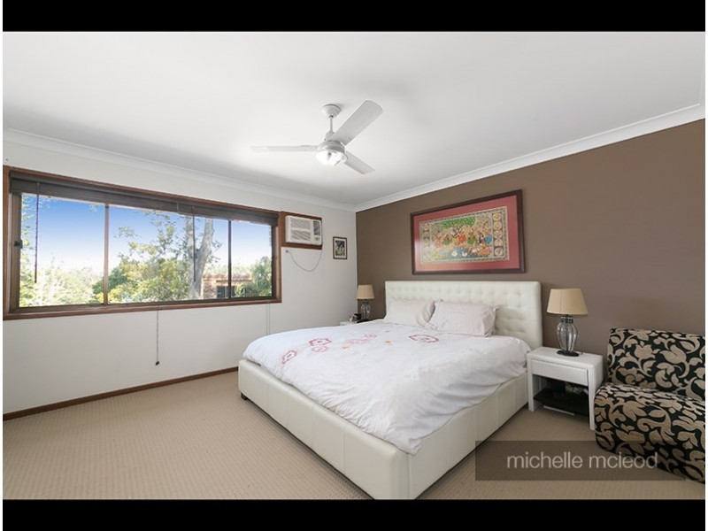 5 Bynoe Close, Chapel Hill QLD 4069