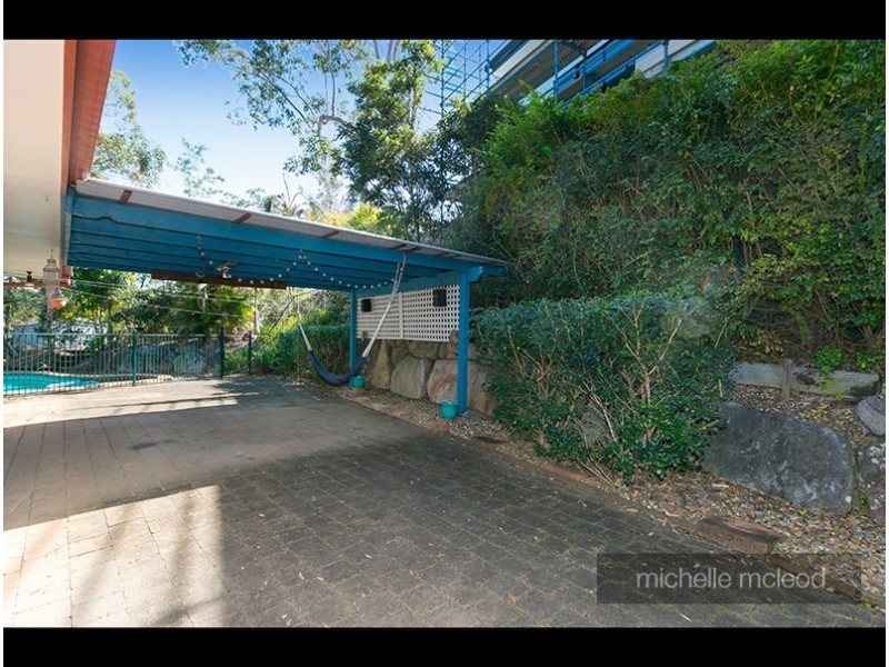 5 Bynoe Close, Chapel Hill QLD 4069