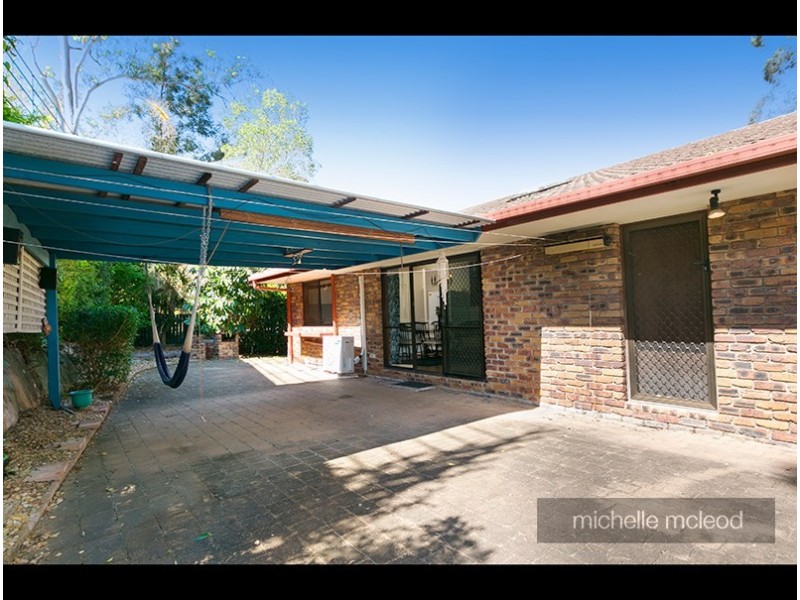 5 Bynoe Close, Chapel Hill QLD 4069