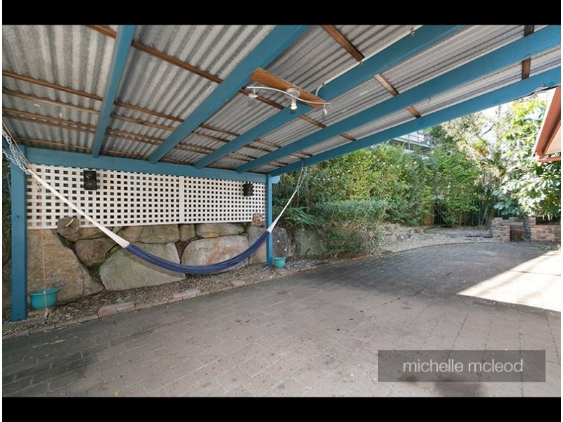 5 Bynoe Close, Chapel Hill QLD 4069