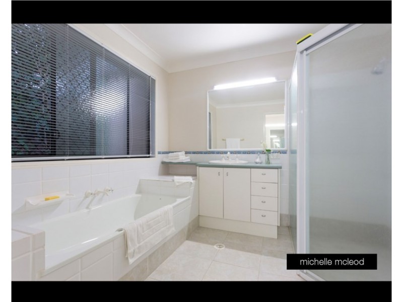 60 Goolman Street, Chapel Hill QLD 4069