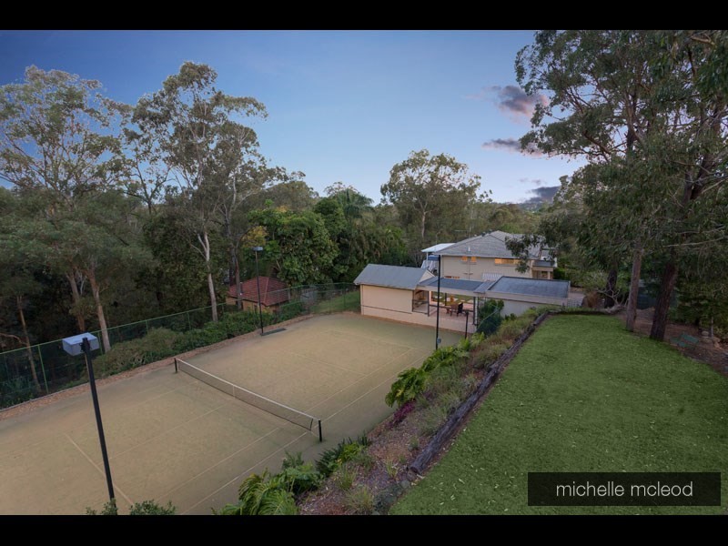 1 Rustic Street, Kenmore Hills QLD 4069