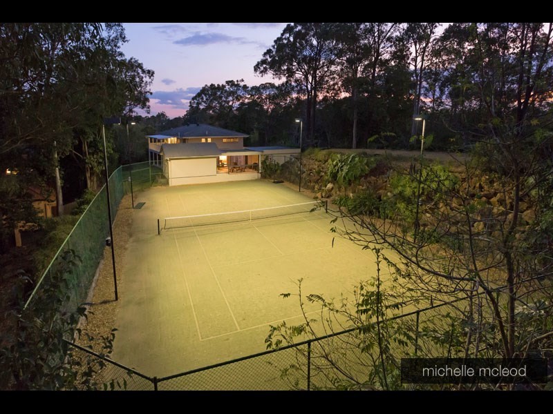 1 Rustic Street, Kenmore Hills QLD 4069