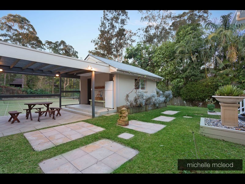 1 Rustic Street, Kenmore Hills QLD 4069