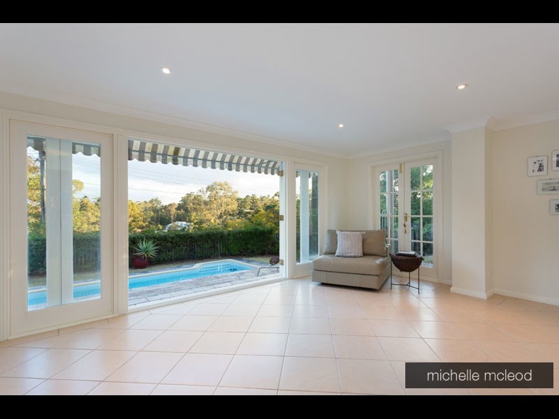 1 Rustic Street, Kenmore Hills QLD 4069