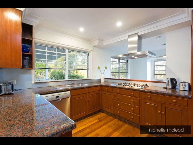 1 Rustic Street, Kenmore Hills QLD 4069