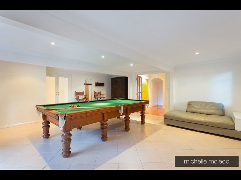 1 Rustic Street, Kenmore Hills QLD 4069