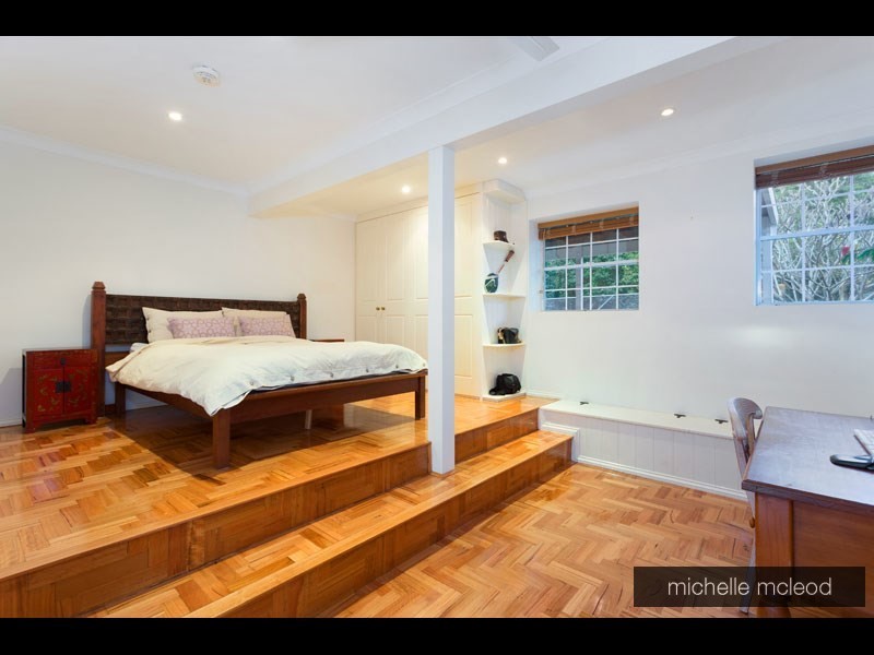 1 Rustic Street, Kenmore Hills QLD 4069