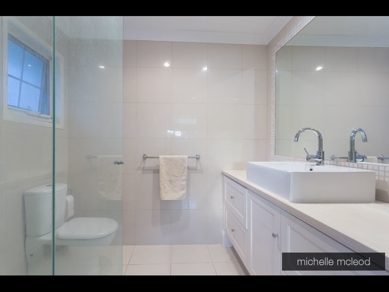 1 Rustic Street, Kenmore Hills QLD 4069