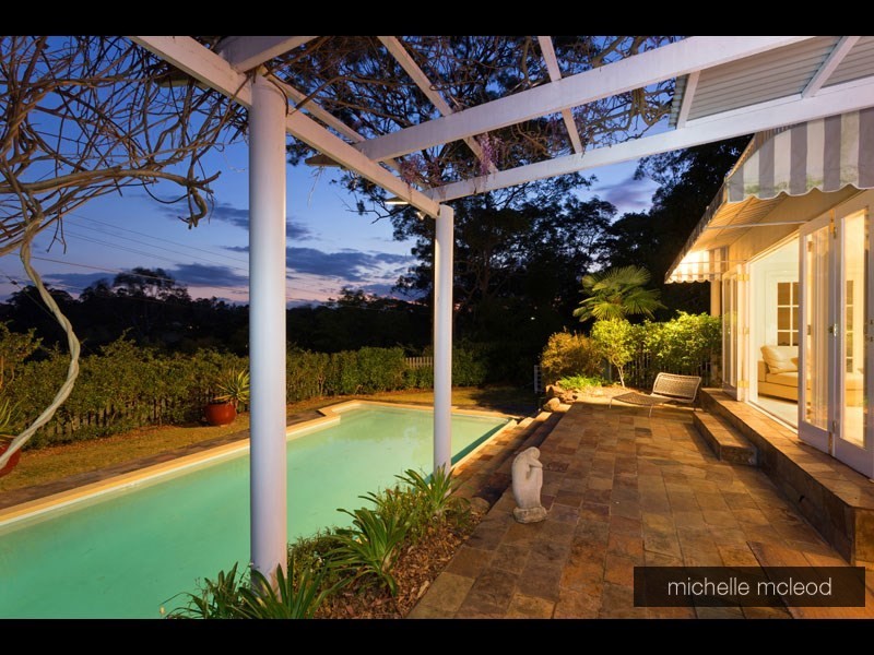 1 Rustic Street, Kenmore Hills QLD 4069