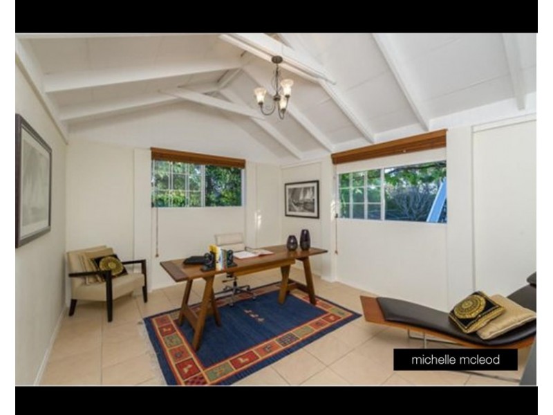 1 Rustic Street, Kenmore Hills QLD 4069