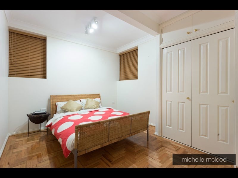 1 Rustic Street, Kenmore Hills QLD 4069