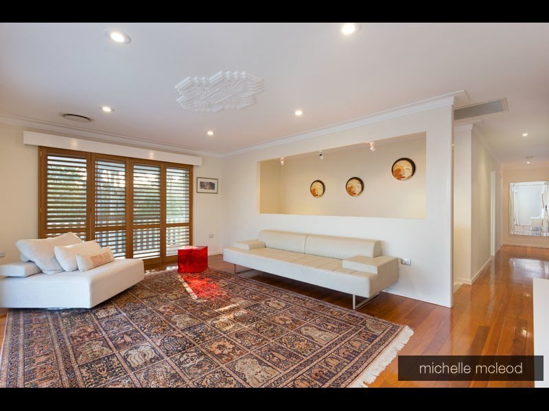 1 Rustic Street, Kenmore Hills QLD 4069