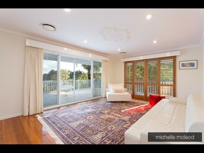 1 Rustic Street, Kenmore Hills QLD 4069