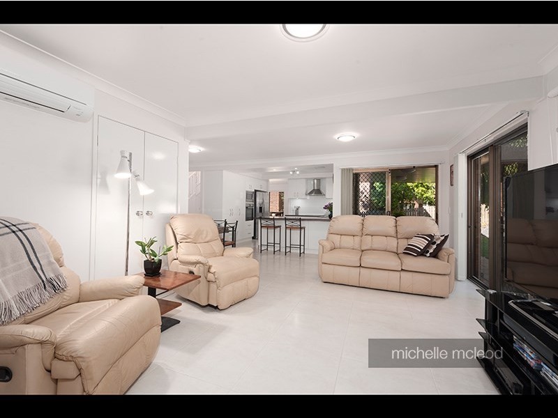 35 Morningview Street, Chapel Hill QLD 4069