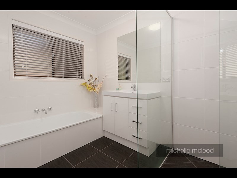 35 Morningview Street, Chapel Hill QLD 4069