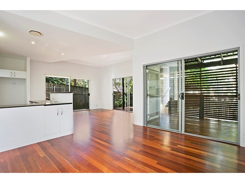 6/82 Clarence Road, Indooroopilly QLD 4068